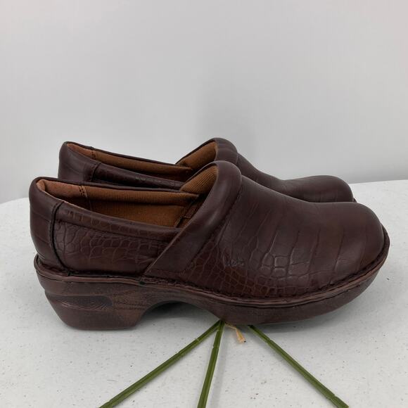 b.o.c. Born Chocolate Brown Croc Embossed Animal Print Peggy Faux Wood Clog Shoe - Picture 2 of 10